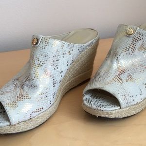 Snake skin clogs